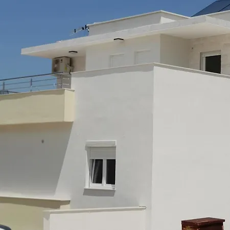 By The Sea Bilo, - 14601 *