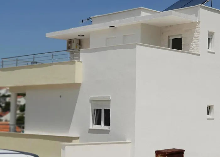 By The Sea Bilo, - 14601 *