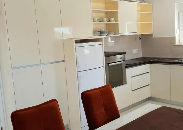 By The Sea Bilo, - 14601 *